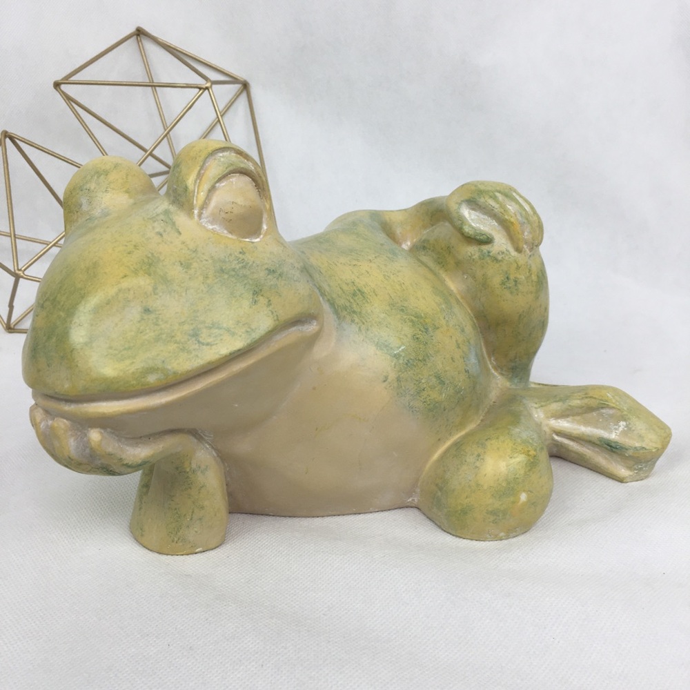 Green Resting Frog Figure